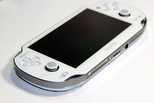 PS Vita CRYSTAL WHITE
