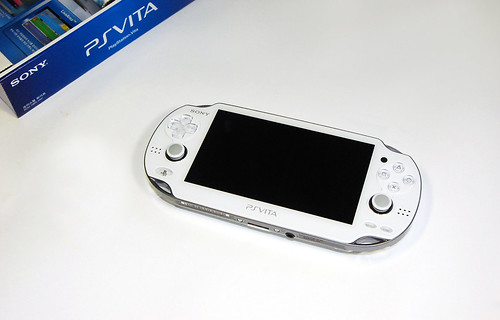 PS Vita CRYSTAL WHITE