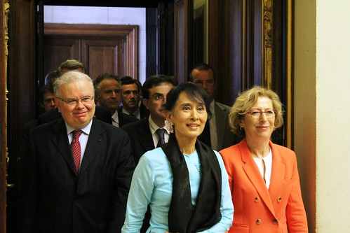 Aung San Suu Kyi rencontre des étudiants en Sorbonne