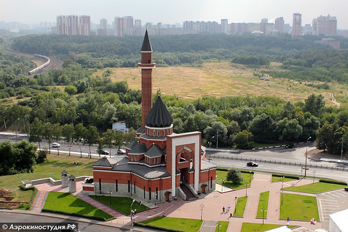 Memorial Mosque on Poklonnaya Hill in Moscow / Aerial • <a style = "font-size: 0.8em;" href = "http://www.flickr.com/photos/85545107 @ N04/7928157798 /" target = "_blank" > View on Flickr </ a>