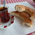 This is simit <a style="margin-left:10px; font-size:0.8em;" href="http://www.flickr.com/photos/59134591@N00/7934922336/" target="_blank">@flickr</a>
