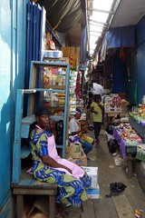 Grocery seller realises traveller wants picture and not condiments (10b travelling) Tags: africa food woman market eating working ghana westafrica afrika grocery centralmarket 2012 westafrika afrique kumasi openmarket ouest kejetia carstentenbrink