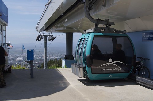 Gondola lift to Skiing resorts 