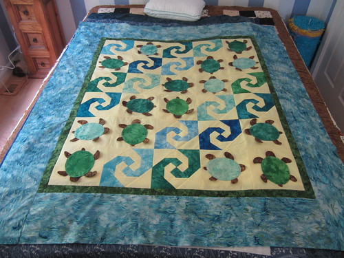Baby Honu quilt, now with borders