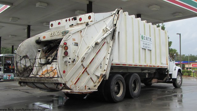 ford trash truck garbage rear collection rubbish end waste refuse loader load leach rl sanitation rel fseries 2r2 1920x1080 ewtr rearloader 2rii rearload envrionmentalwastetirerecycling