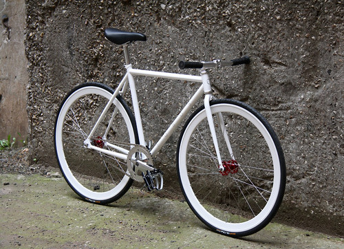 White-2-Silver Fobos Zet 2012  ©  CityCycle Shop / Workshop (Moscow)