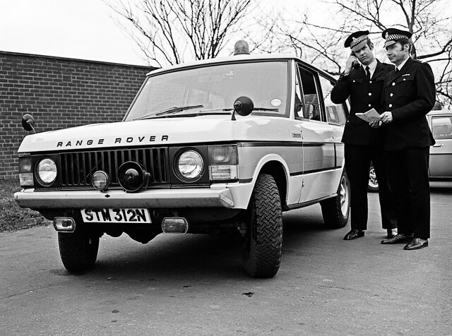 uk england bedford traffic 4x4 beds police policecar rangerover lawenforcement policeforce trafficcar bedfordshirepolice trafficpatrol bedspolice