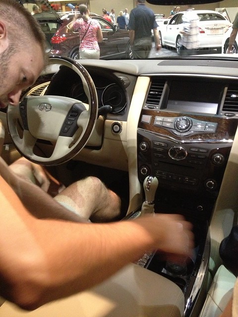 show wood car leather truck tampa beige automobile interior center international convention suv 2012 infiniti qx56