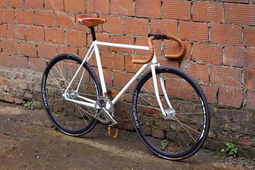 White Honey Fobos Aprione 2012  ©  CityCycle Shop / Workshop (Moscow)