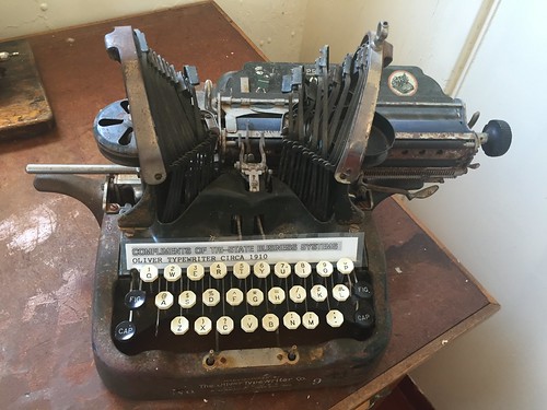 Old typerwriter ©  joannapoe