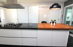 Cozinha - Encontro entre o rústico e o sofisticado. Foto: madeiradedemolicao.com