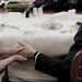 Foto de pareja de novios en una boda en el Hotel Ritz Madrid - Edward Olive fotografo bodas