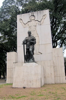 Buenos Aires - Parque Lezama: El Monumento a Don Pedro de Mendoza