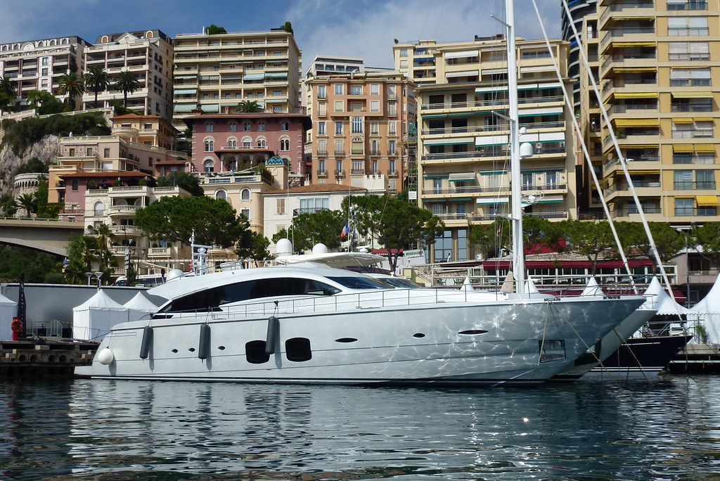 Le Caprice IV (Pershing 108)