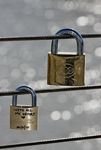 Love locks, Millennium bridge