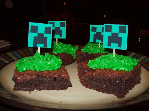 Minecraft Grass Block Creeper Cakes
