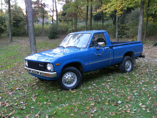 blue truck toyota 1981 hilux