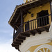 La particolare torre campanaria ottagonale cinta da un balcone