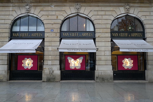 Vitrines Van Cleef & Arpels par Mademoiselle Scarlett et Stéphanie Moisan- Paris, septembre 2012