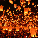 Spectacular simultaneous release of thousands of sky lanterns