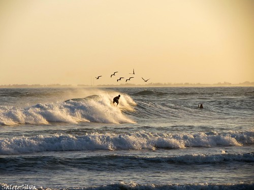 Resultado de imagem para surf na praia da vila em imbituba