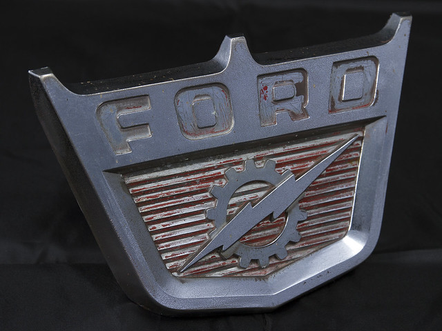 ford truck emblem logo gear pickup f100 ornament medallion hood 60 lightningbolt 1960 f350 f700 f250 f600 b500 f500 b600 b700