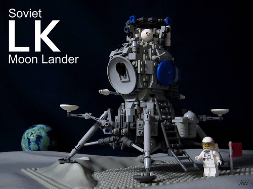 LEGO-Soviet-LK-MoonLander-00-00