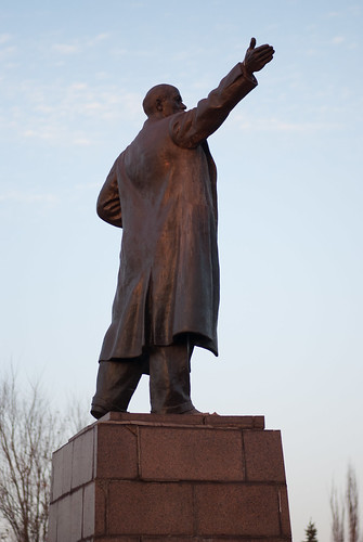 Lenin shows the way ©  karpidis