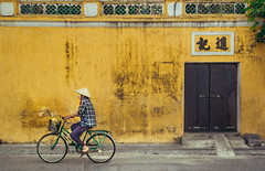 SGN0410082016 (L Trng Thin) Tags: vietnam vitnam vietnamese people lifestyle old oldtown vintage hian hoian street streetlife streetphotography travel randomshot random bicycle outdoor aged classic classical olden plain grain filmlook daylife dailylife peace peaceful strawhat retro