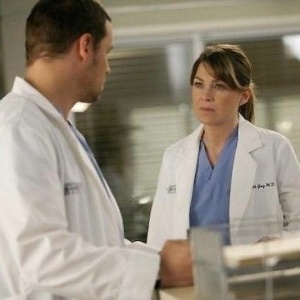 "Grey's Anatomy" estreia a 13ª temporada com personagem sendo preso