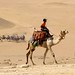 Andando de camelo pelo deserto