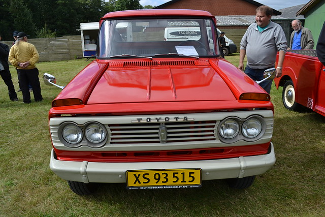 vintage 1974 vintagecar pickup front lad toyota veteran rød stout 2012 gjern veteranbiler veterantræf regnrxs93515