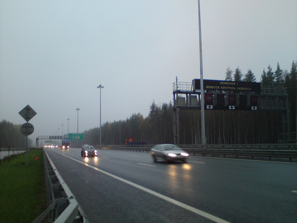 фото: КАД: дождь, туман, машины несутся