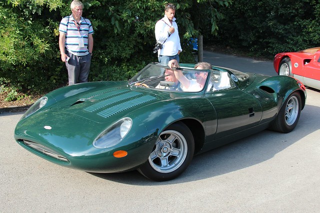 racing british jaguar 1960s