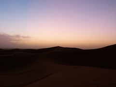Amanecer en el desierto de Erg Chebbi • <a style="font-size:0.8em;" href="http://www.flickr.com/photos/92957341@N07/8457718629/" target="_blank">View on Flickr</a>