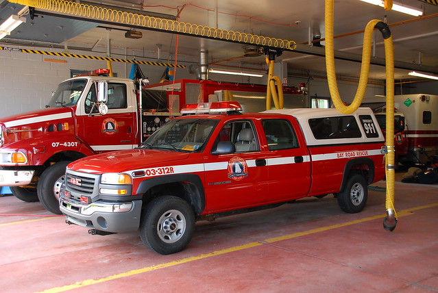 red canada truck rouge fire nikon novascotia 911 firetruck camion d200 halifax emergency