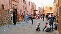 Una tarde de juego, Marrakech • <a style="font-size:0.8em;" href="http://www.flickr.com/photos/92957341@N07/8457675307/" target="_blank">View on Flickr</a>