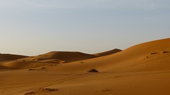 Amanecer en el desierto de Erg Chebbi • <a style="font-size:0.8em;" href="http://www.flickr.com/photos/92957341@N07/8458819746/" target="_blank">View on Flickr</a>