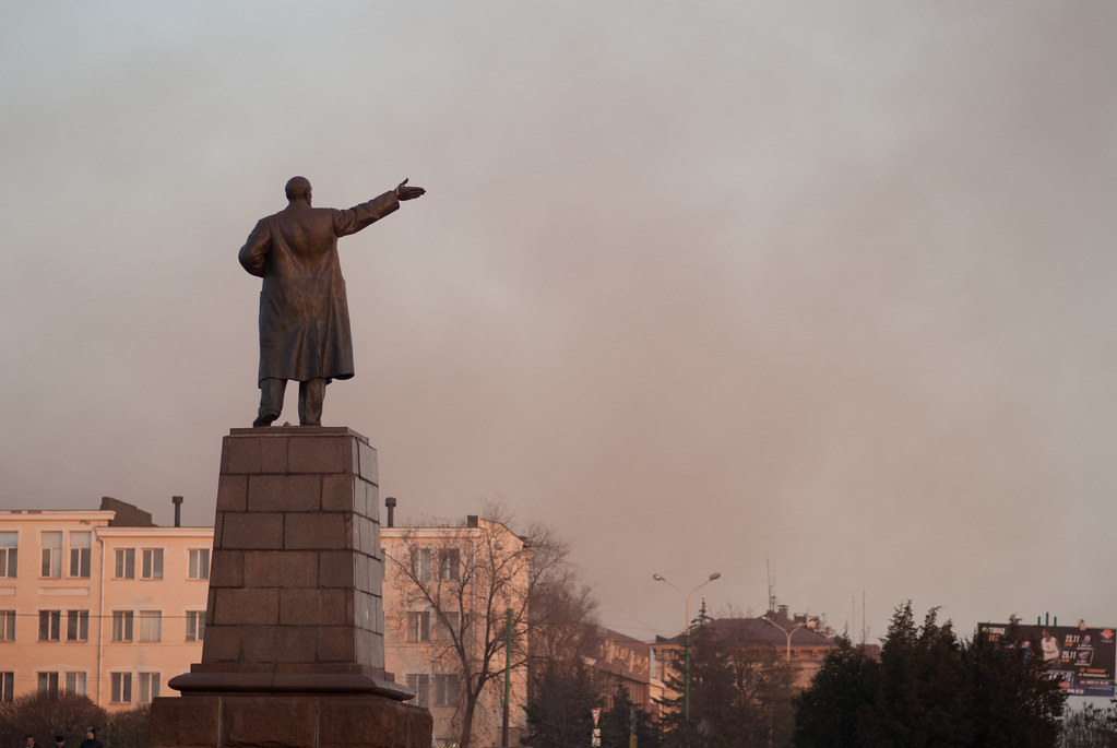 : Lenin shows the polluted Mariupol