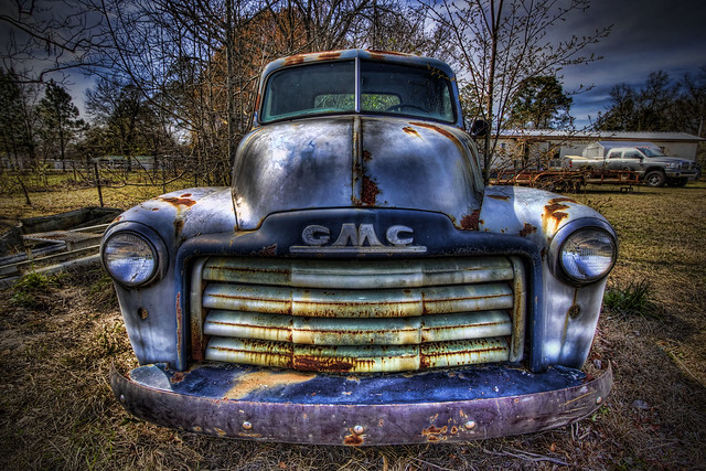 rusty pickuptruck gmc