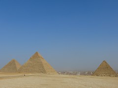 Pirámides de Giza • <a style="font-size:0.8em;" href="http://www.flickr.com/photos/92957341@N07/8536159729/" target="_blank">View on Flickr</a>