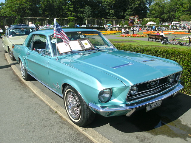 auto ford mustang v8
