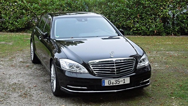 auto berlin car germany deutschland mercedesbenz limousine diplomatenfahrzeug botschafterwagen botschafterfahrzeug diplomatenkennzeichen
