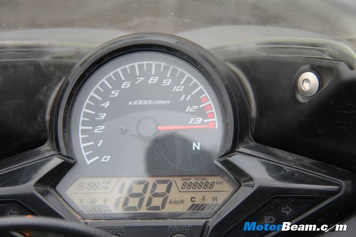 2012-Honda-CBR150R-25
