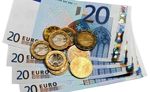 euro_banknotes_and_coins2-thumb-large