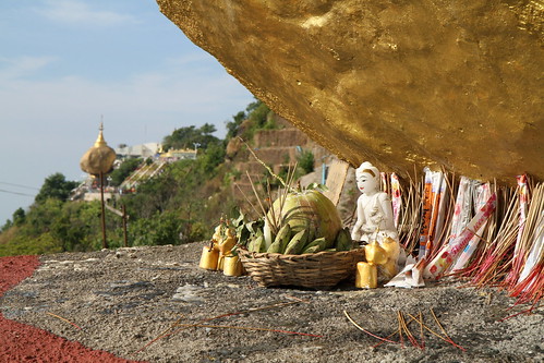 Kyaukthanban Pagoda, with Kyaiktiyo in the background ©  Jason Eppink