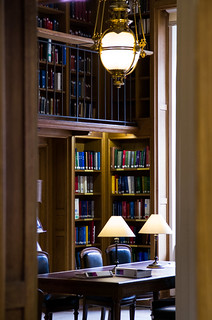 From http://www.flickr.com/photos/57795202@N02/8545159704/: Bibliothèque de l'Ordre des Avocats, Palais de Justice de Paris