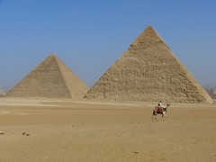 Pirámides de Giza • <a style="font-size:0.8em;" href="http://www.flickr.com/photos/92957341@N07/8537263060/" target="_blank">View on Flickr</a>