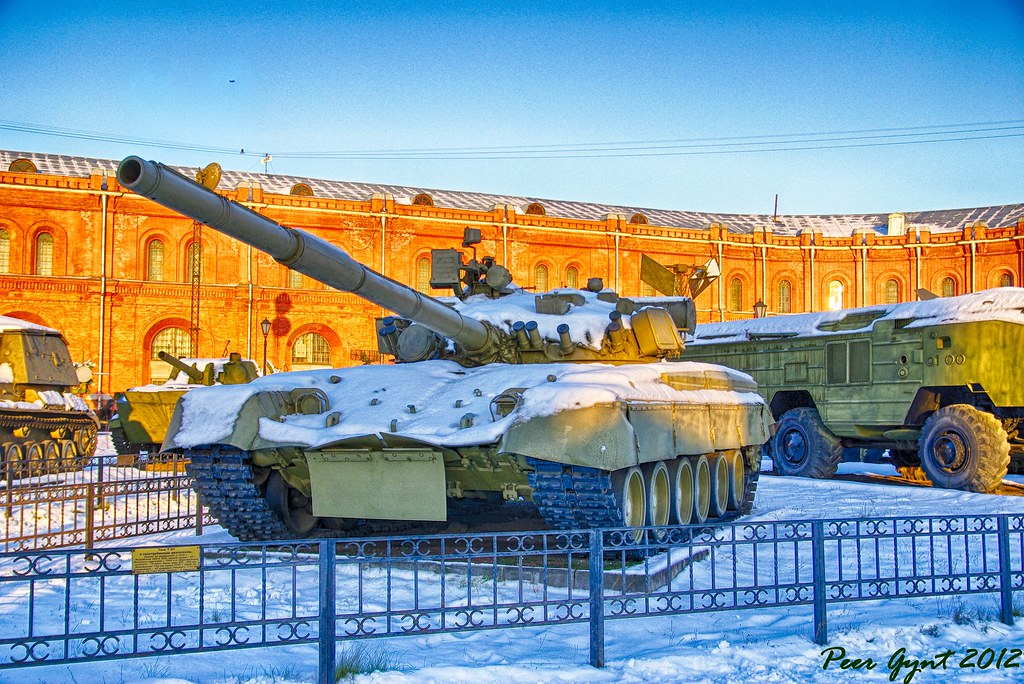 : Russian Tank T-80 with Gas Turbine ngine.  -80   .