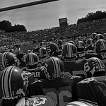 Wolfpack prepare to run out onto the field at Carter-Finley for a 1983 game. (©罗杰·文斯蒂德)
